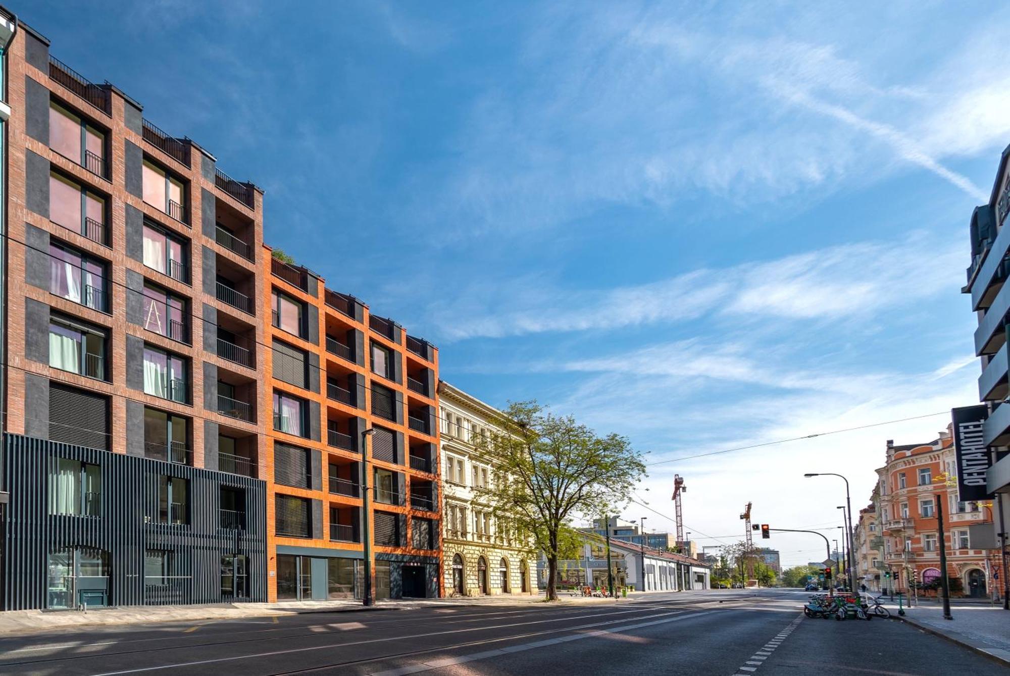 Stylish - Free Parking, Cinema, By Gravity Praag