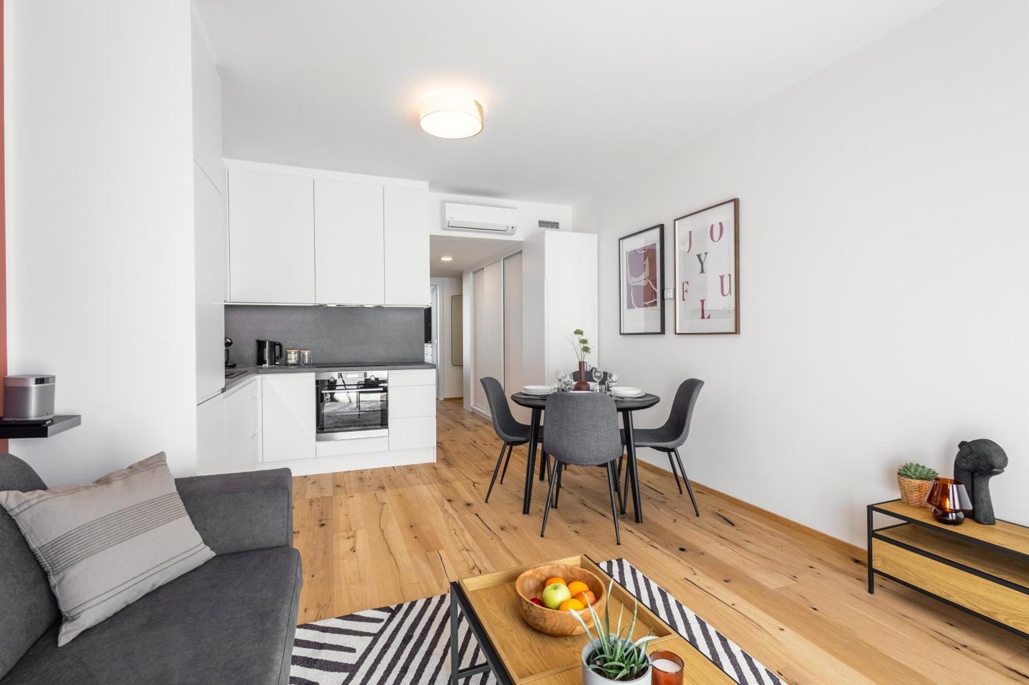 Stylish - Free Parking, Cinema, By Gravity Apartmán *
